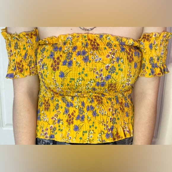 ❤️‍🔥5/20$ Women’s Summer☀️Yellow Floral Rouged Short Sleeve Cropped Top - Picture 1 of 6